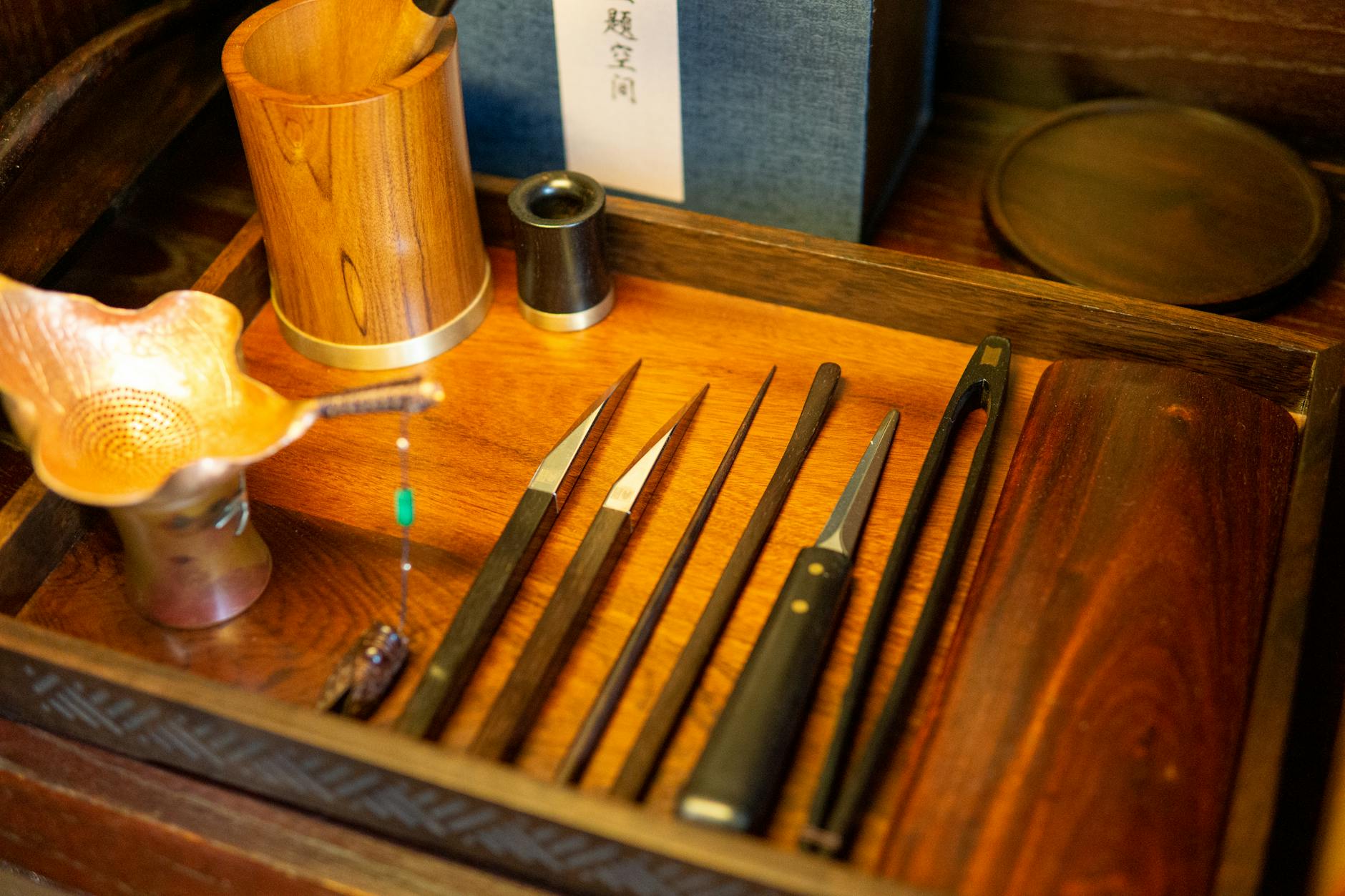 Left-Handed Japanese Knives: Tradition, Craft, and the Quest for Inclusivity